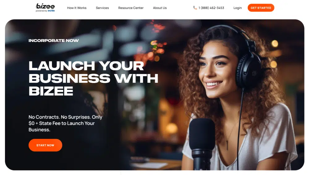 Bizee, Landing Page Bizee, Landing Page. Female podcaster at work